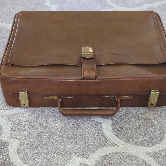 Classic Brown Leather Briefcase - Picture 5 of 15